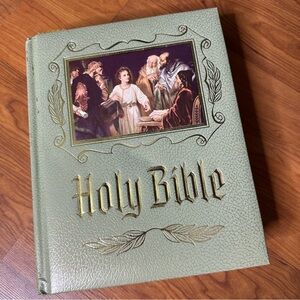 Decorative Holy Bible with Colorful Border 1971 Large Green Gold Font Red Letter